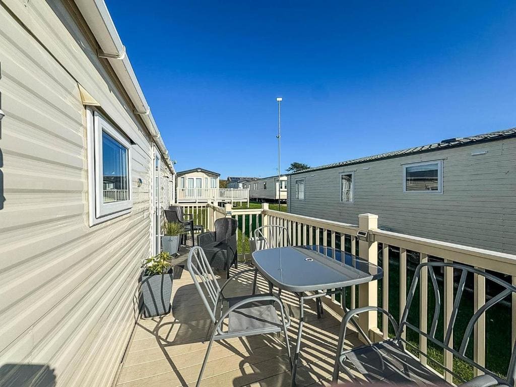 Mobile Home room - Image 3