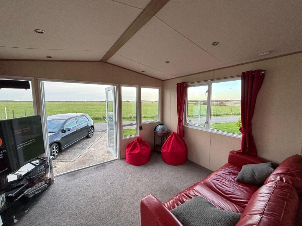 Mobile Home room - Image 3