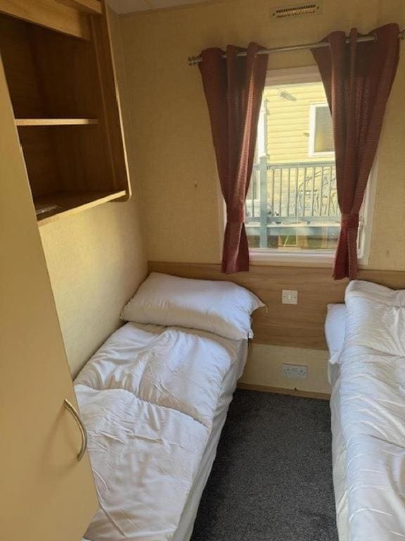 Mobile Home room - Image 2