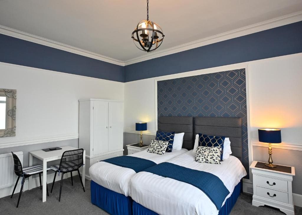 Premium Twin Room with Sea View room - Image 3