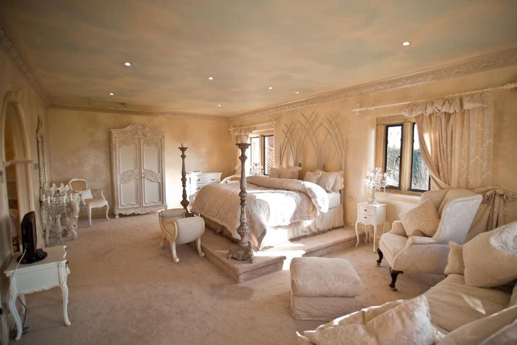 Queen Suite room - Image 2