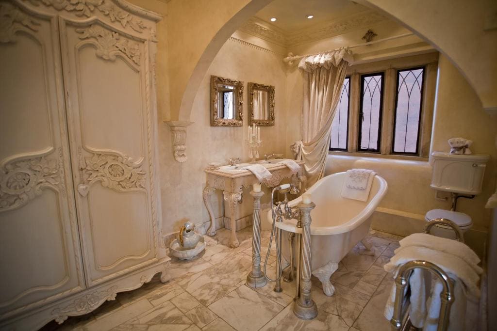 Queen Suite room - Image 1