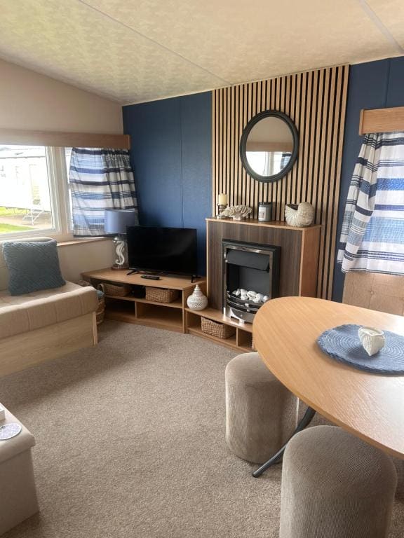 Mobile Home room - Image 2