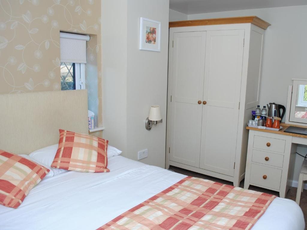 Small Double Room room - Image 2