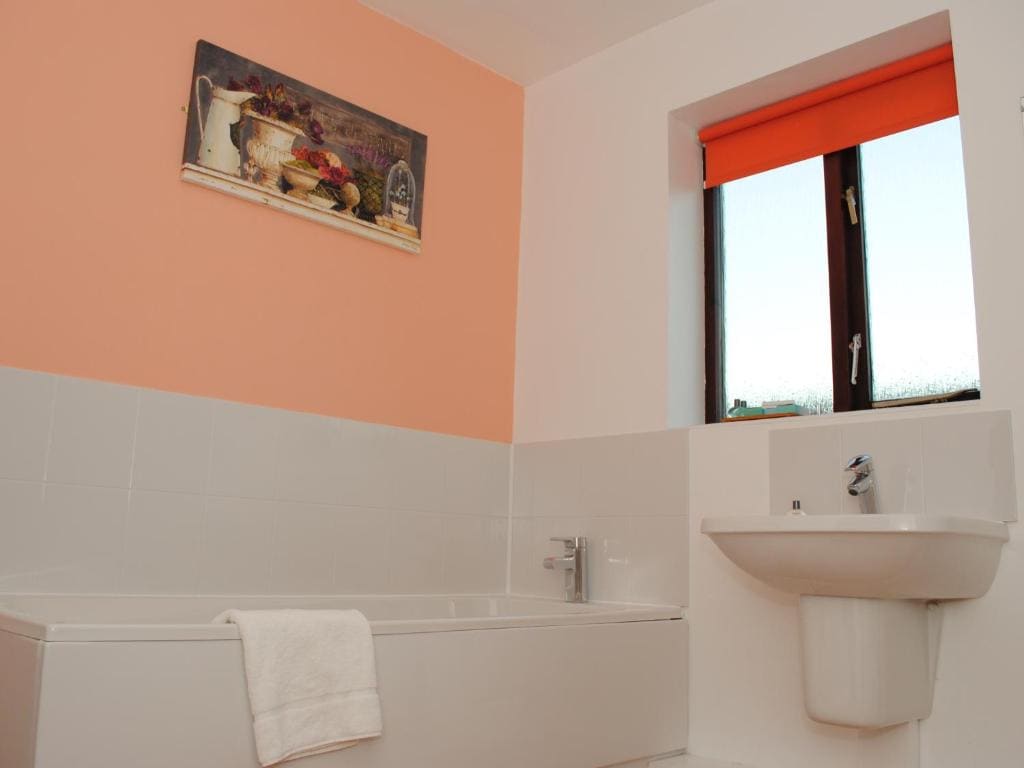 Standard Twin Room room - Image 3