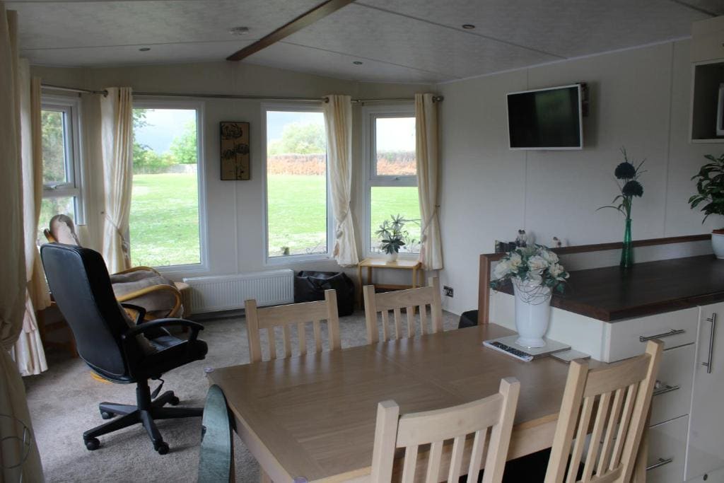 Cabin with Lake View room - Image 2