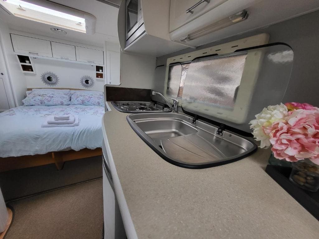 Caravan room - Image 1