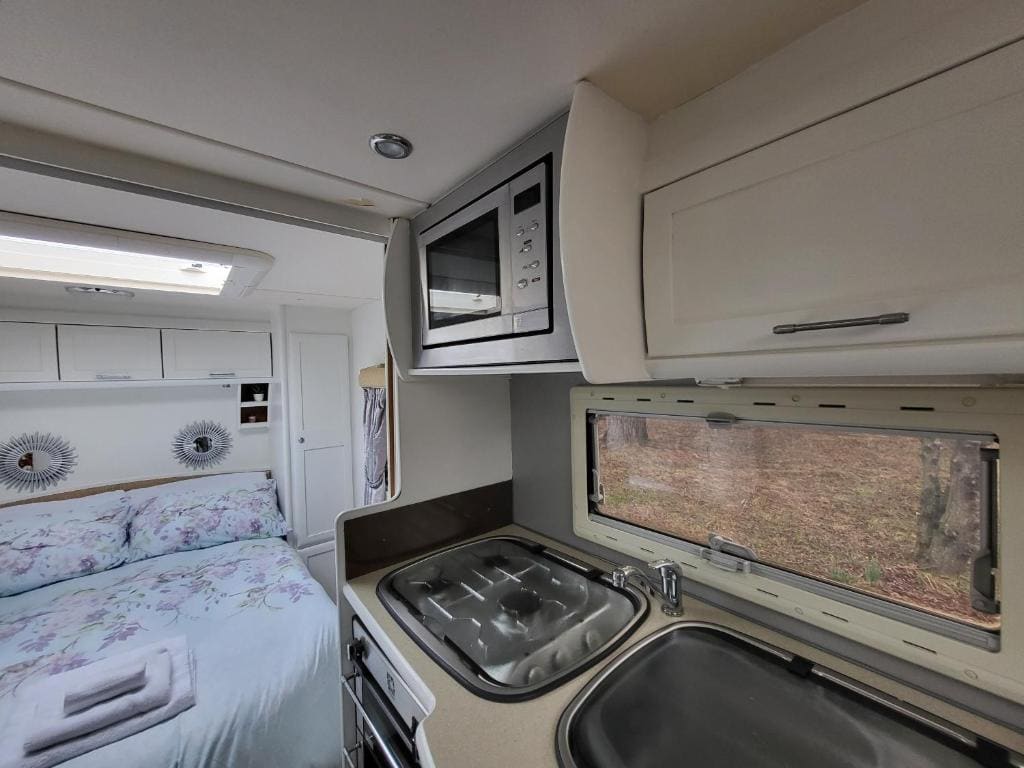Caravan room - Image 2