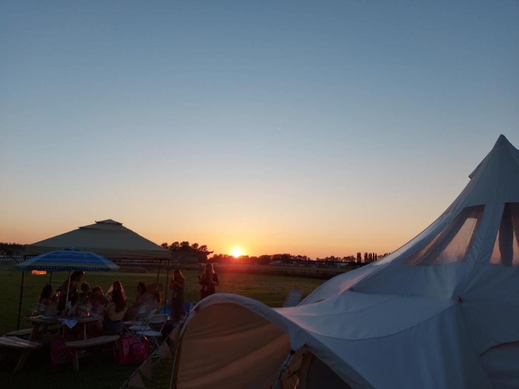 Tent room - Image 1
