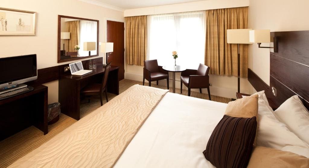 Classic Family Room room - Image 1
