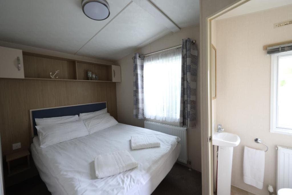 Vacation Home room - Image 1