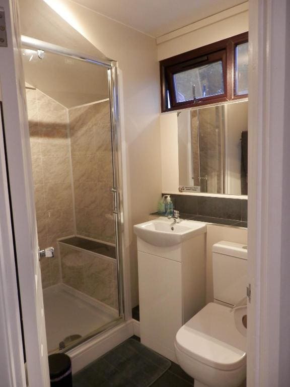 Double Room with Private Bathroom room - Image 3