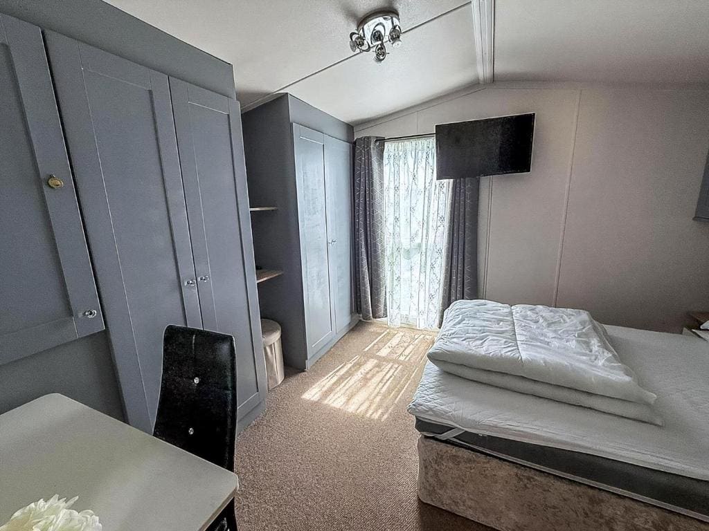 Mobile Home room - Image 2