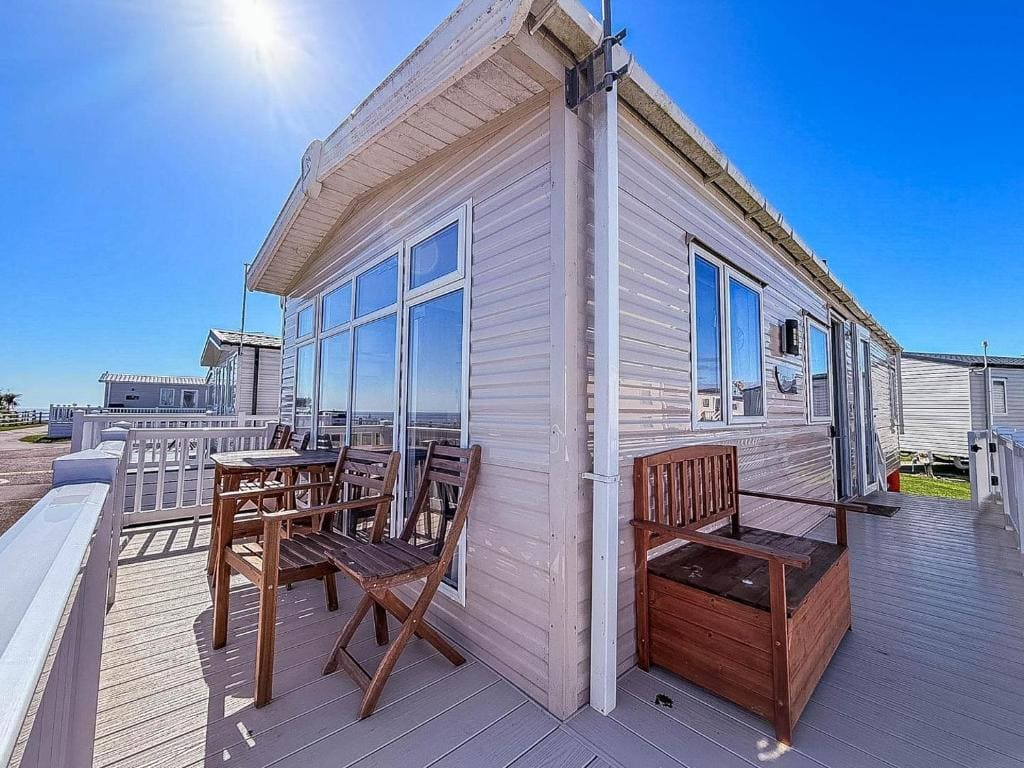 Mobile Home room - Image 2