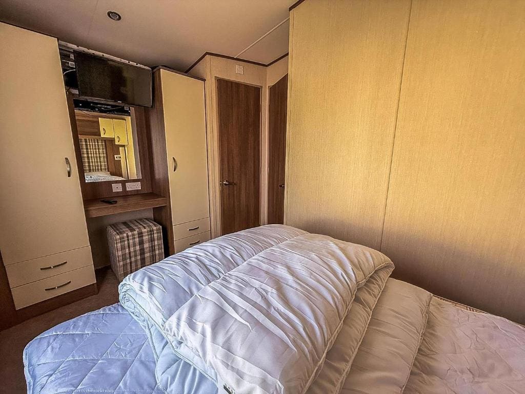 Mobile Home room - Image 1