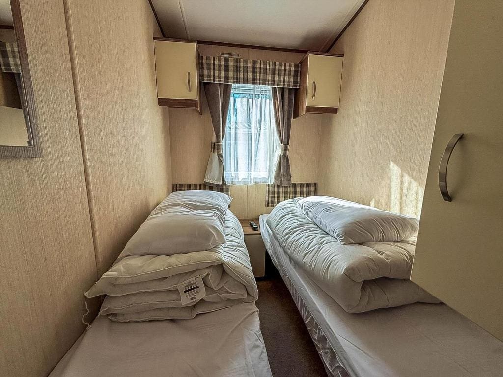 Mobile Home room - Image 3