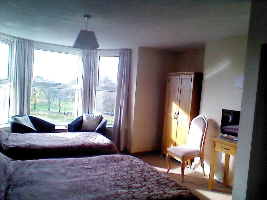 Family Room with Private Bathroom room - Image 2