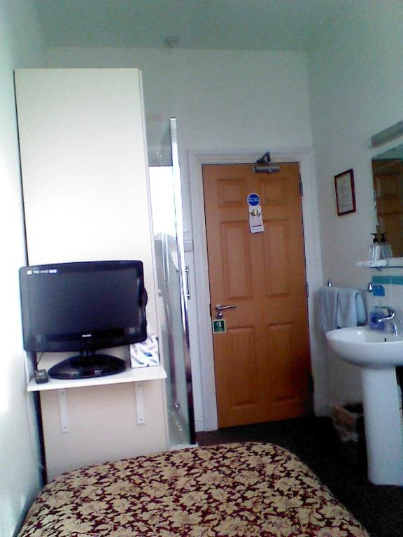 Single Room with Shared Toilet room - Image 1