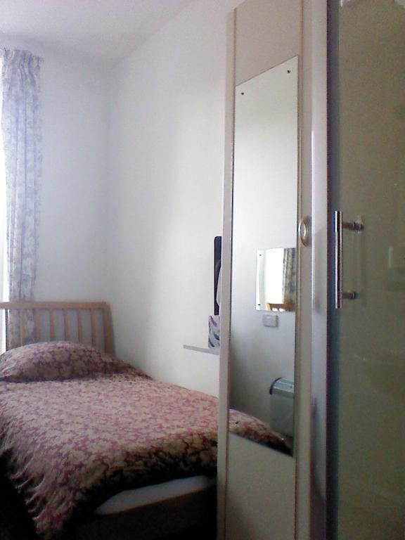 Single Room with Shared Toilet room - Image 3