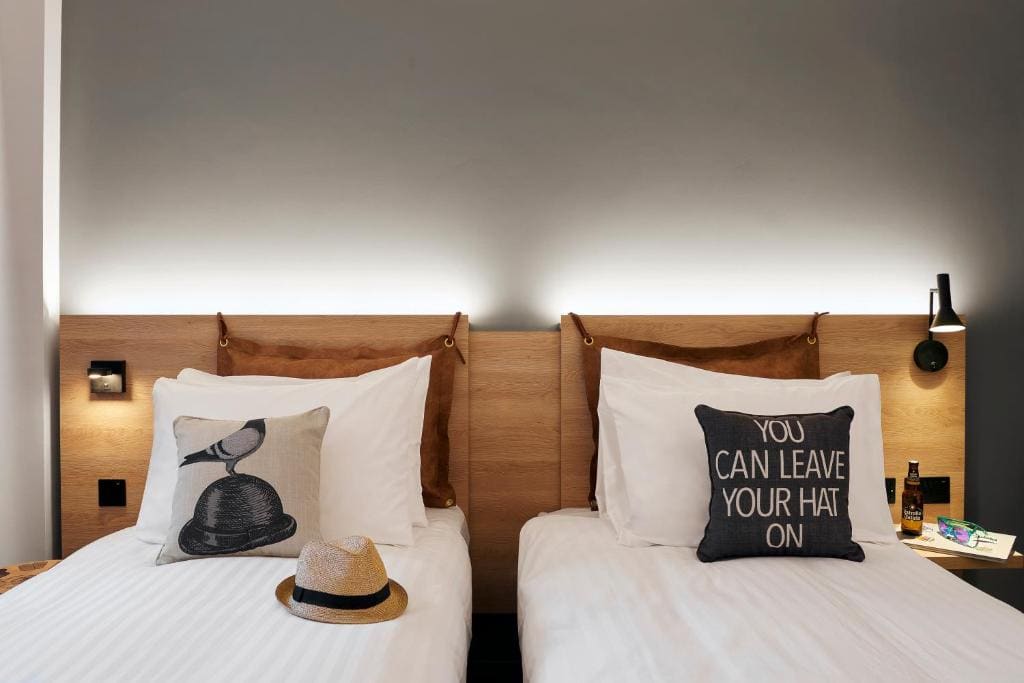 Moxy Sleeper, Guest room, 2 Twin/Single Bed(s) room - Image 3