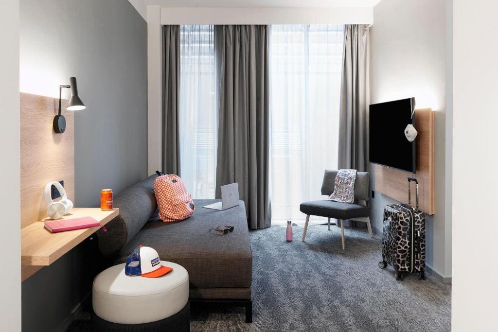 Moxy Sleeper Family, Guest room, 1 King room - Image 3