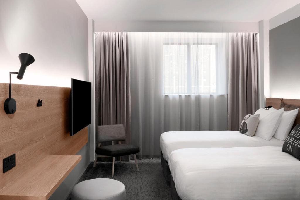 Moxy Sleeper, Guest room, 2 Twin/Single Bed(s) room - Image 2