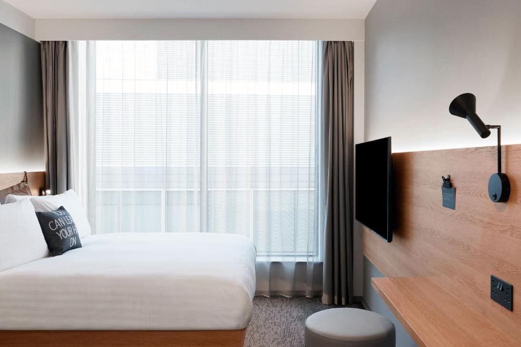 Moxy Sleeper, Guest room, 1 King room - Image 2