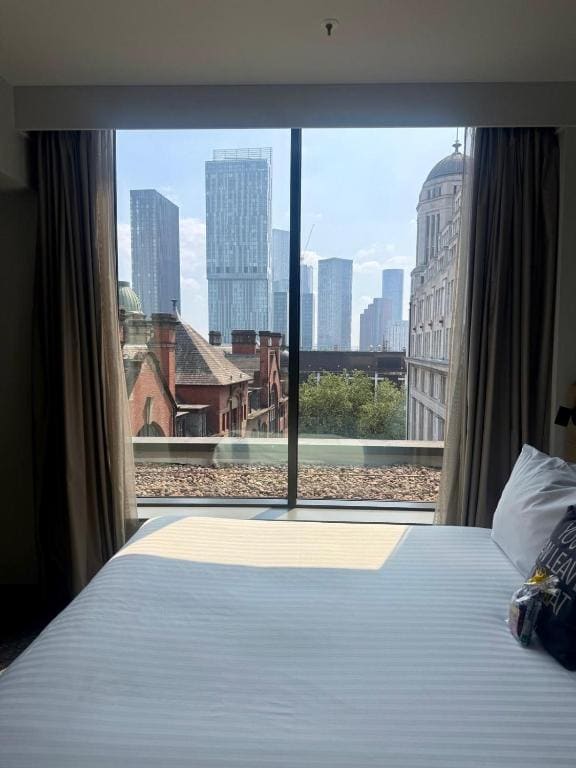 Moxy Sleeper Premium, Guest room, 1 King room - Image 1
