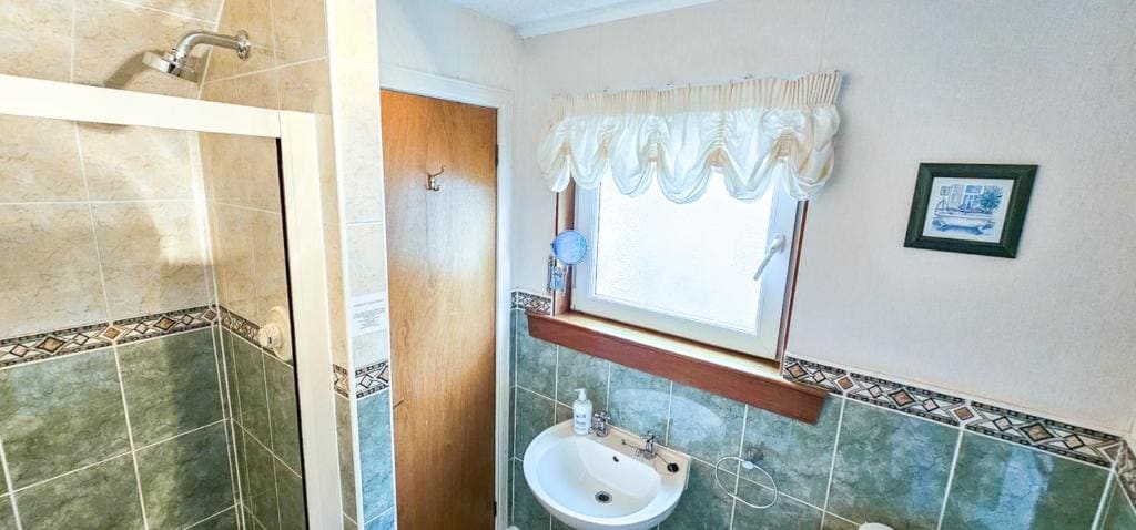 Classic Triple Room room - Image 2