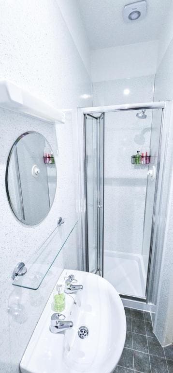 Small Double Room room - Image 2