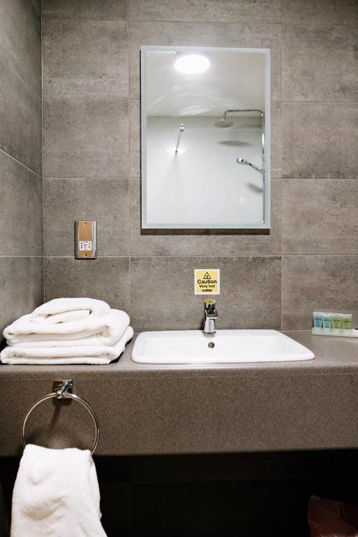 Standard Twin Room room - Image 1