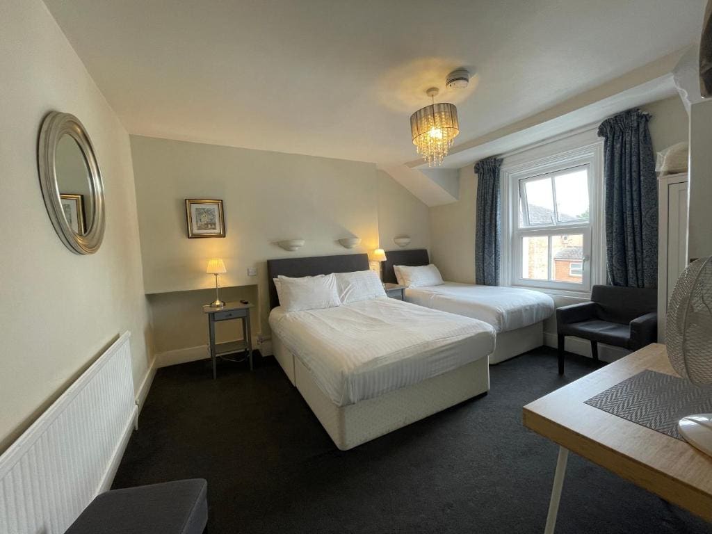 Standard Double or Twin Room room - Image 3
