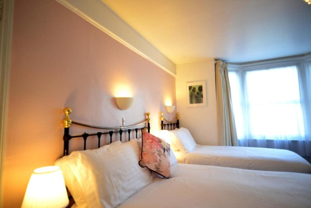 Standard Family Room room - Image 3