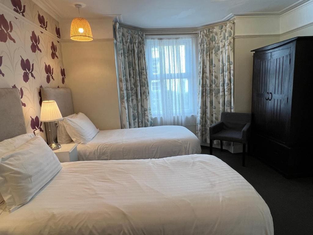 Standard Twin Room room - Image 1
