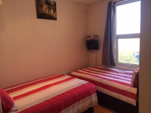 Family Room room - Image 3