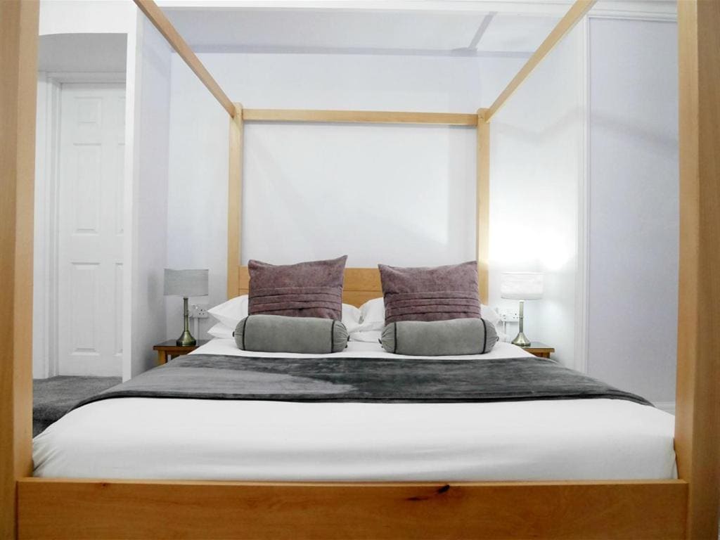 Double Room with Private Bathroom room - Image 1