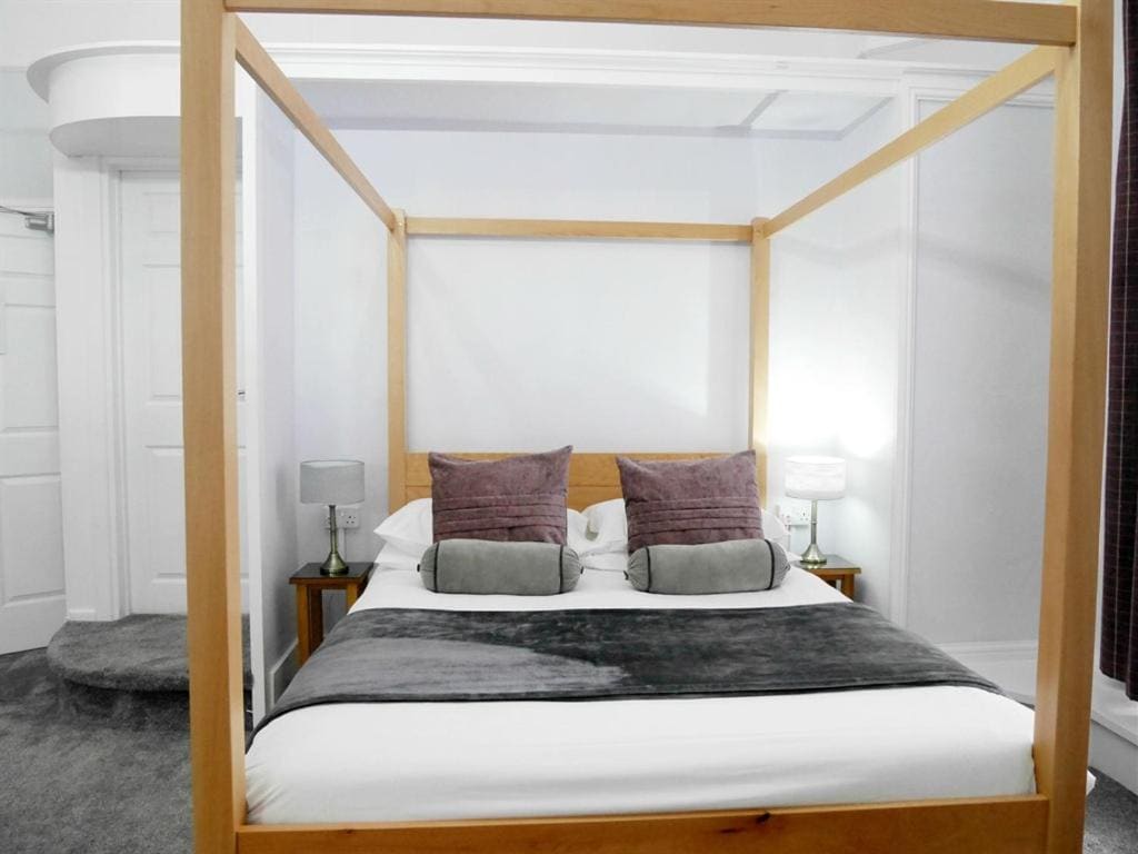 Double Room with Private Bathroom room - Image 3