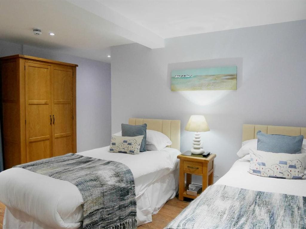 Standard Twin Room room - Image 1