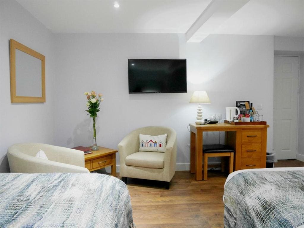 Standard Twin Room room - Image 2