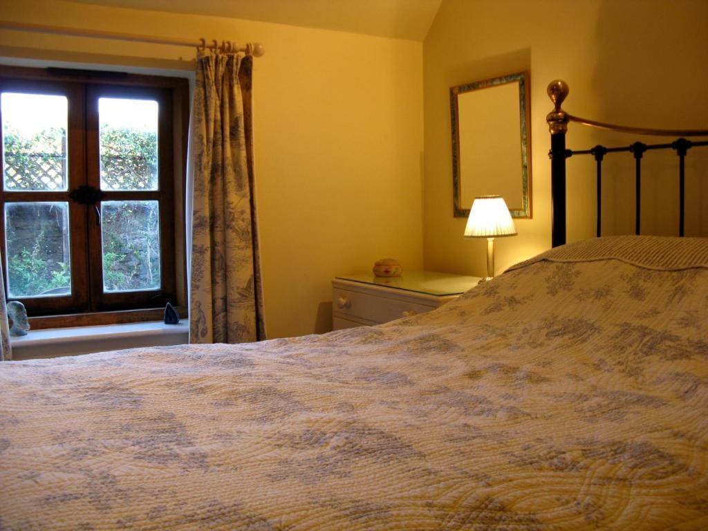 Cider Loft Cottage - Self-Catering room - Image 2