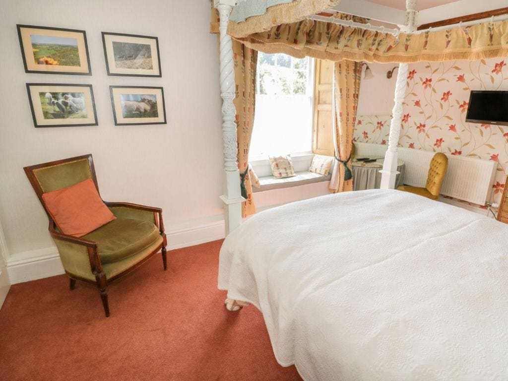 King Room with Four Poster Bed room - Image 3