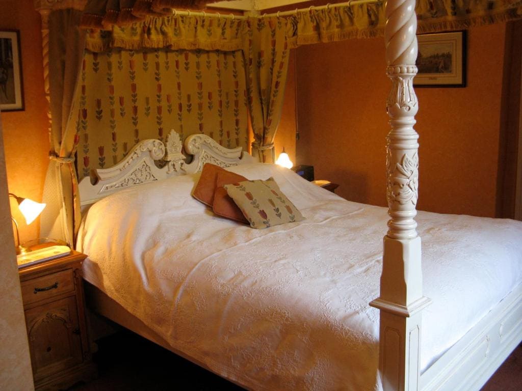 King Room with Four Poster Bed room - Image 2