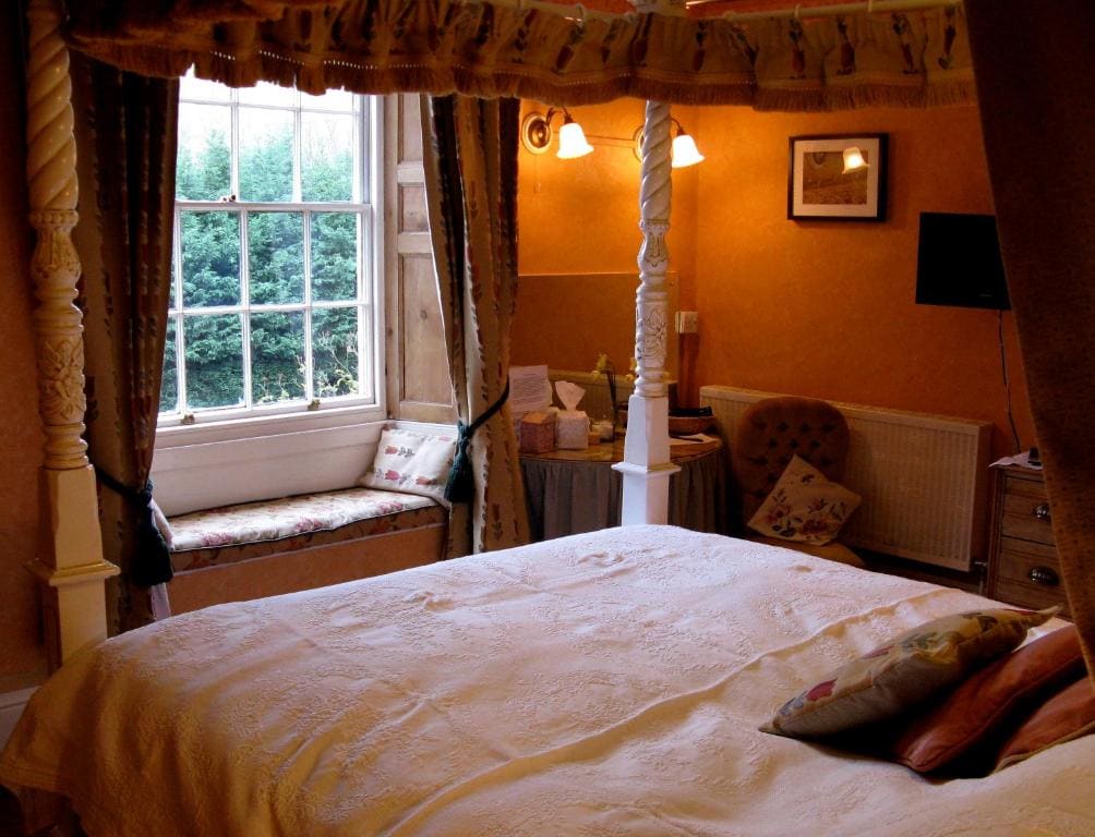 King Room with Four Poster Bed room - Image 1