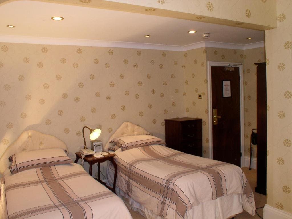 Standard Twin Room room - Image 1