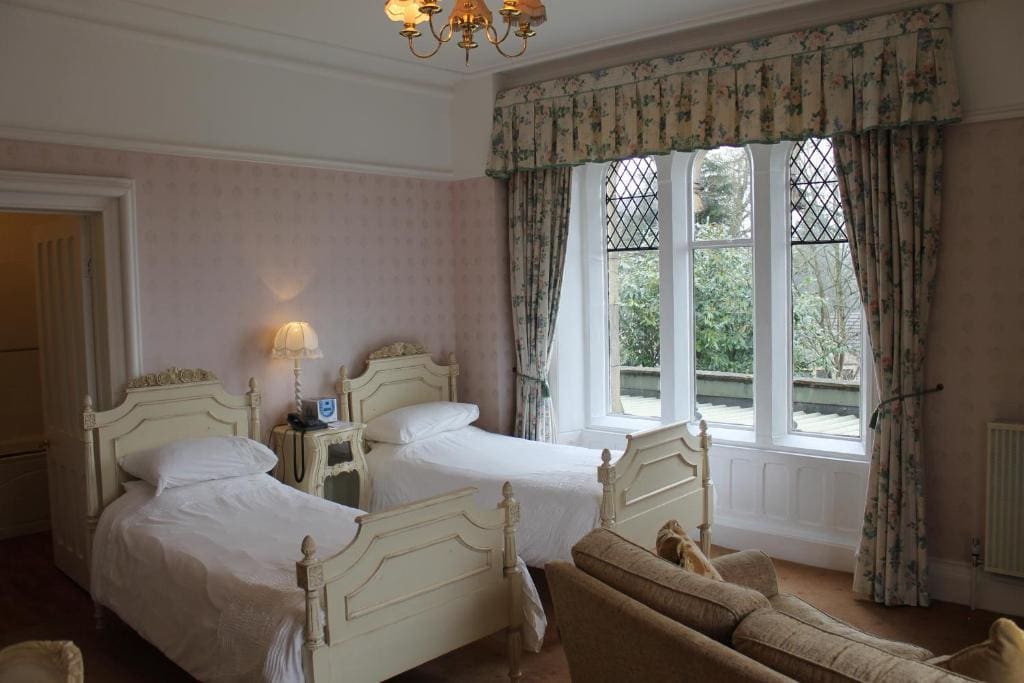 Standard Twin Room room - Image 3