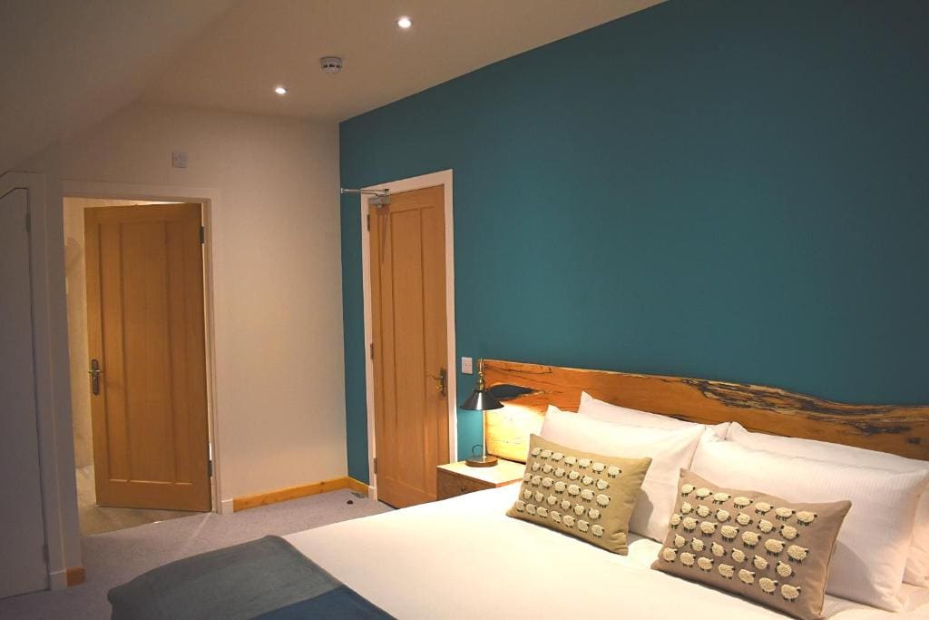 Superior Twin or Superior King Room with En-Suite room - Image 2