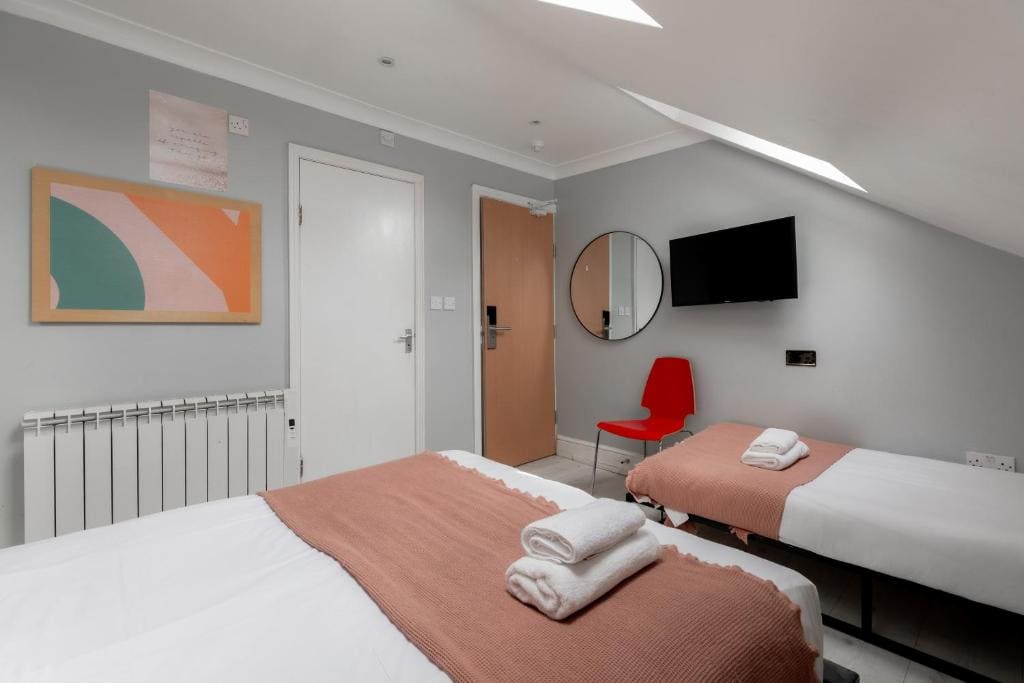 Standard Triple Room room - Image 3