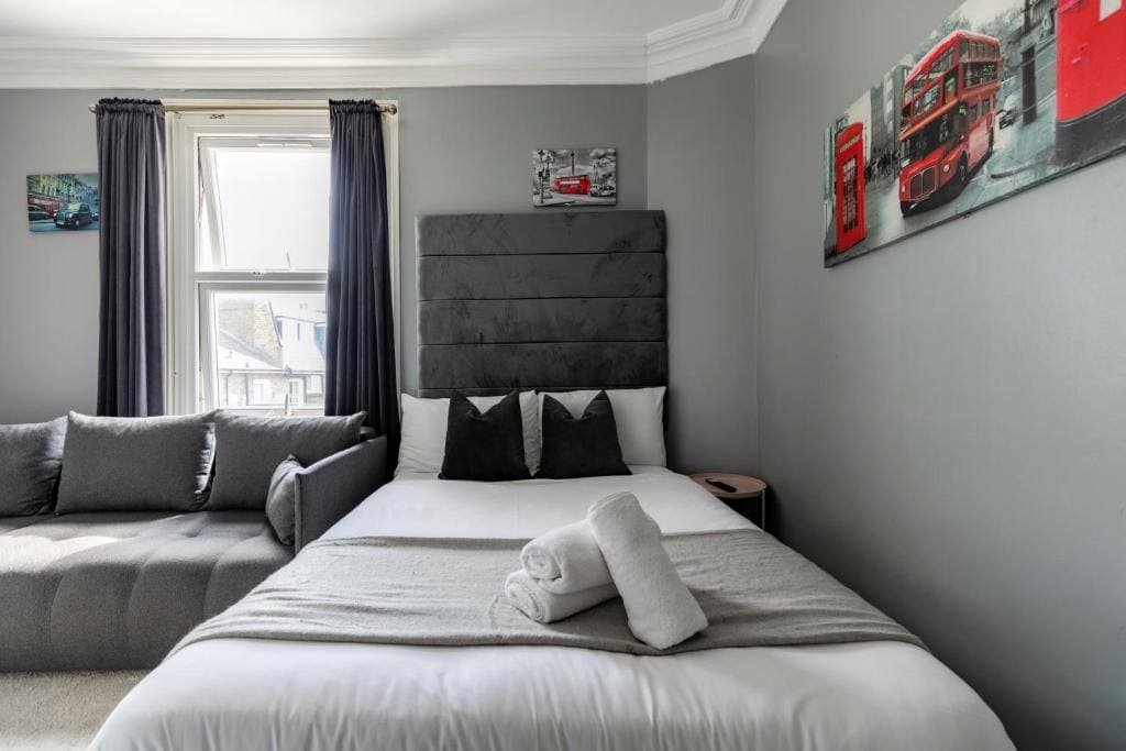 Classic Quadruple Room room - Image 3