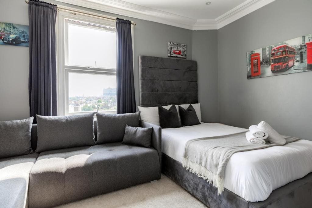 Classic Quadruple Room room - Image 2