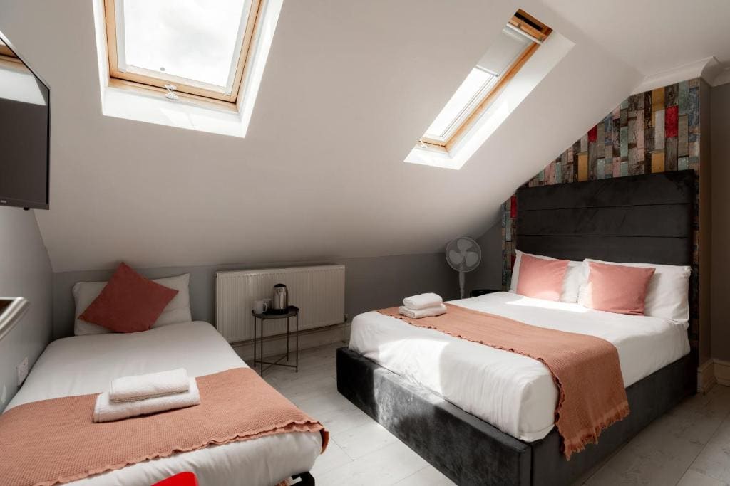 Classic Triple Room room - Image 2